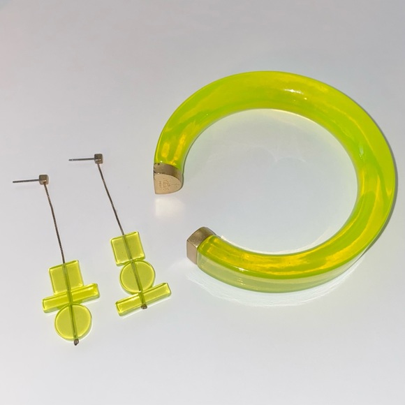 Kate Spade SATURDAY Bright Neon Yellow Lucite Bracelet & Earrings Jewelry Set - Picture 2 of 14